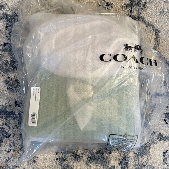 Coach Outlet Eliza Shoulder Bag NWT - Picture 2 of 5